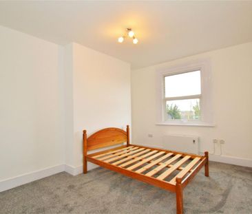 London Road, Isleworth - Photo 3