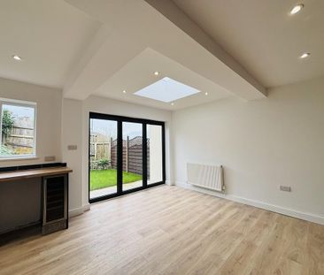 3 bedroom semi-detached house to rent - Photo 5