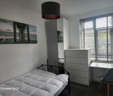 Room in a Shared Flat, Imperial Drive, HA2 - Photo 1