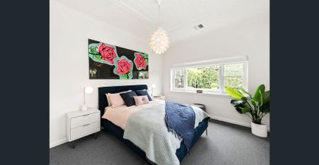 VERSATILE BAYSIDE BEAUTY WITH HUGE ENTERTAINING DECK - Photo 4