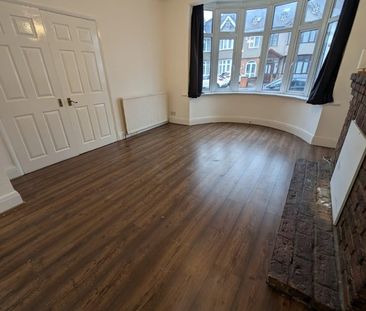3 Bed Terraced House, Meadway, IG3 - Photo 1