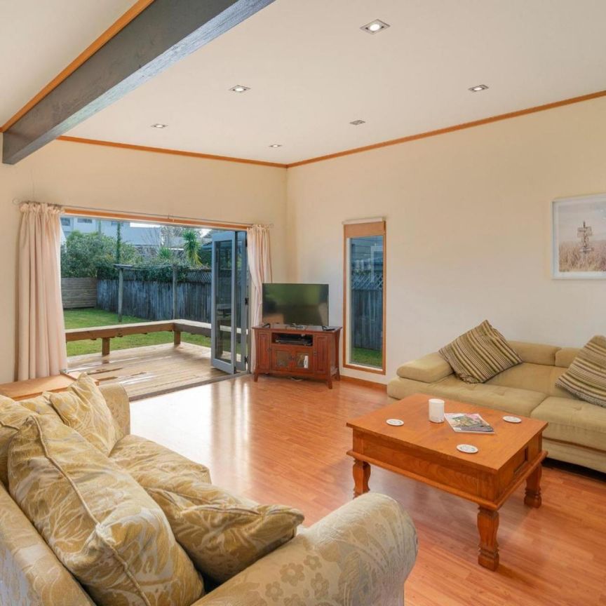 LITTLE BLUE BEACH HOUSE - Photo 1