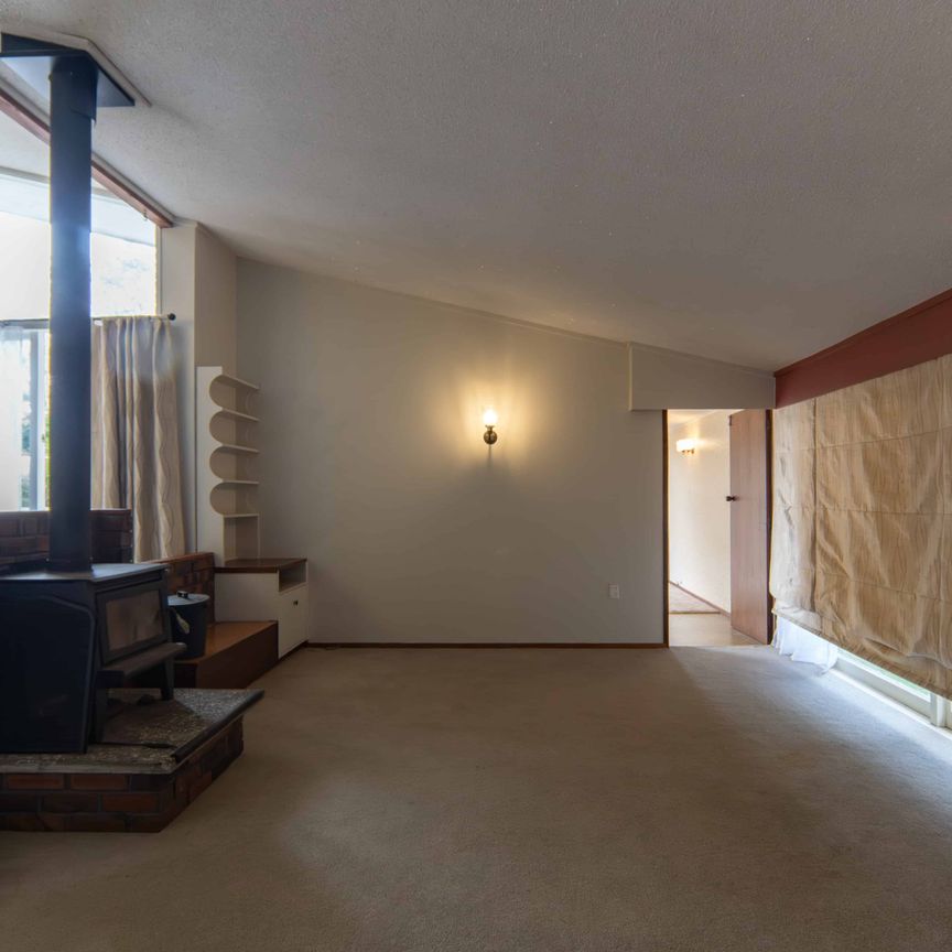 Four Bedroom Home Close to The University - Photo 1