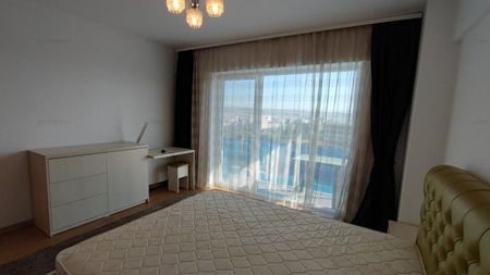 Apartament modern, suprafata foarte generoasa - Fotografie 3