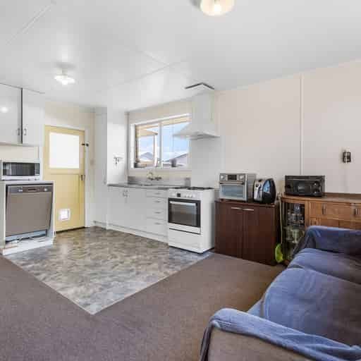 Charming 3BR Home in Bell Block - Photo 1