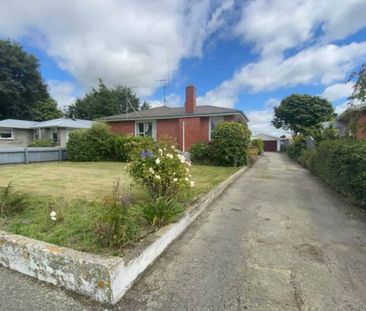 Three Bedroom Brick Home - Photo 2