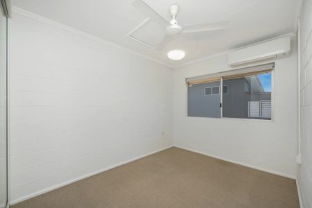 Unit 8/15 Cook Street, North Ward. - Photo 3