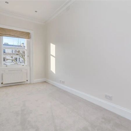 3 bedroom flat in South Kensington - Photo 4