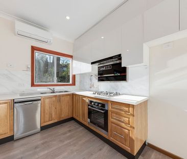 Charming One-Bedroom Granny Flat in Quiet, Convenient Location - Photo 1