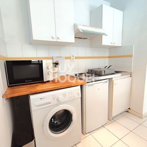STUDIO MEUBLE AU PIED DE LA GARE - Photo 2