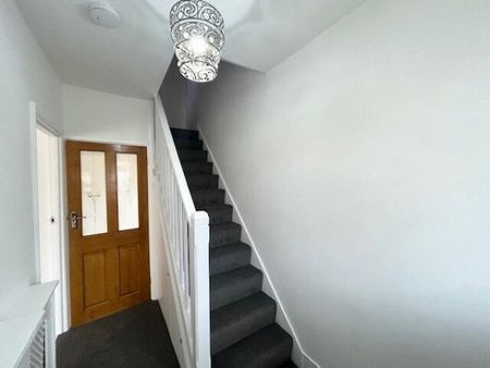 Beechfield Gardens, Romford. RM7 0EJ, Property for rent - Photo 5