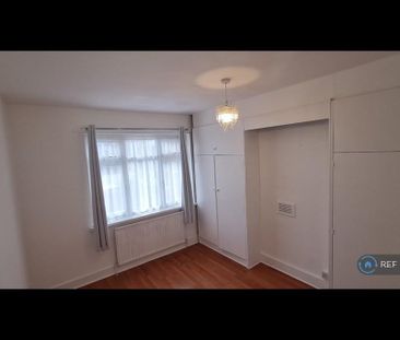 4 bedroom semi-detached house to rent - Photo 6