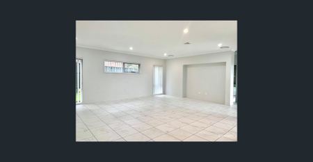 Beautifully Presented Five-Bedroom Family Home in Macarthur Heights... - Photo 3