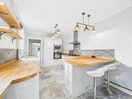 3 bedroom semi-detached house to rent - Photo 3