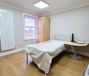 High Street North, London, E12 - Photo 1