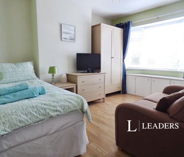 1 bedroom in a house share to rent - Photo 3