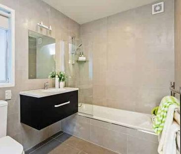 New Lynn 3 Bedroom House Available for Rent - Photo 4