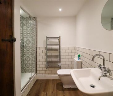 6 bedroom detached house to rent - Photo 4