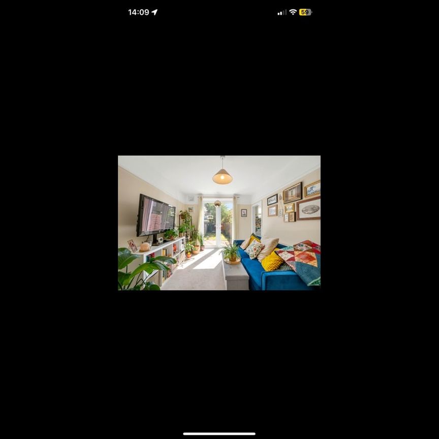 2 Bed Maisonette, Abbott Avenue, SW20 - Photo 1