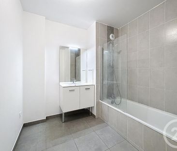 Location Appartement 3 pièces 58m² VAUX LE PENIL 77000 - Photo 4