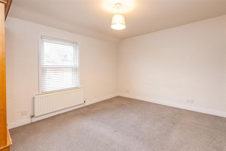 2 bed House - Mid Terrace To Let - Photo 4