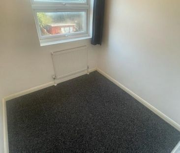 5 Bedroom House - End Terrace To Let - Photo 4