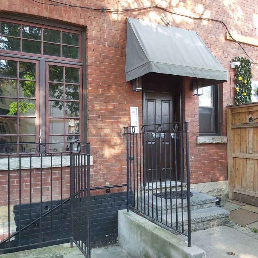 For Lease - 195 Carlton Street Unit# Unit #1, Toronto, Ontario - Photo 1
