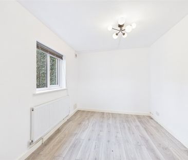 1 bedroom Flat in Sussex Place, Slough - Photo 3