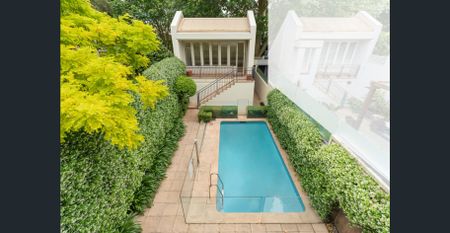 Three-Bedroom Terrace Home - Photo 5