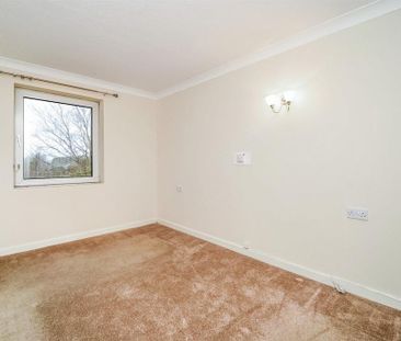 1 bedroom retirement property to rent - Photo 5