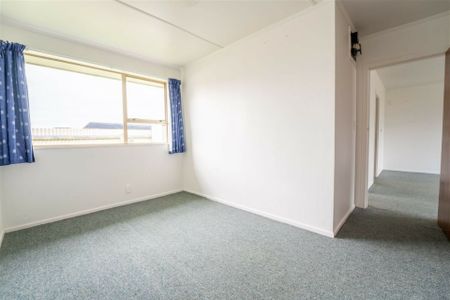 North Street Convenience - Photo 3