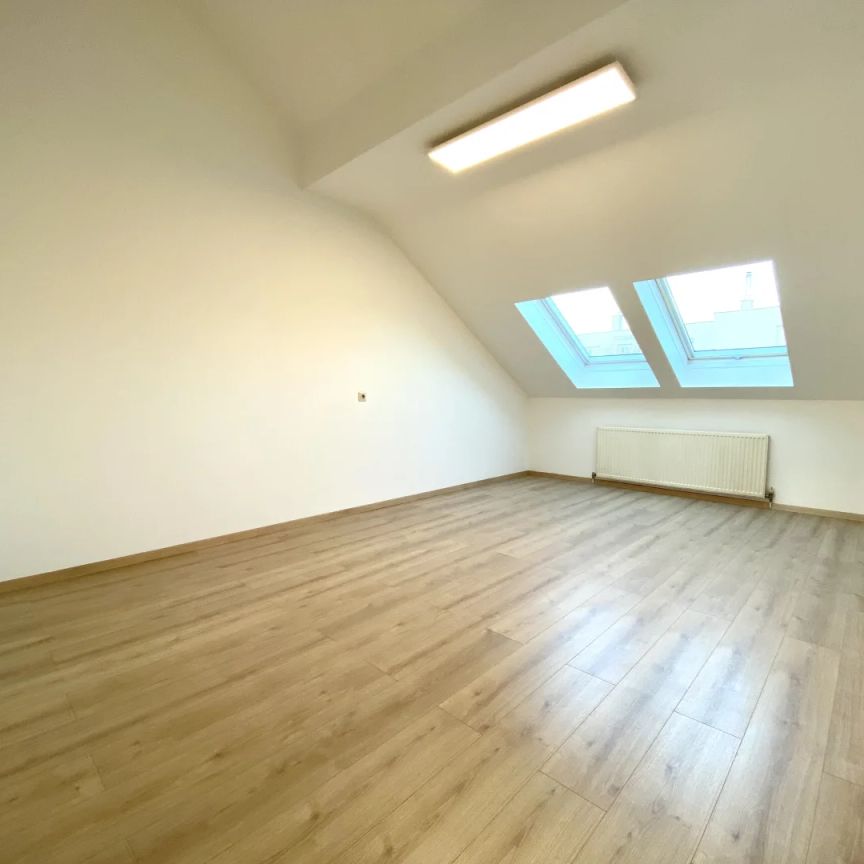 Sanierte 1,5-Zimmer Wohnung mit Dachterrasse | Geiselbergstraße S-Bahn - Photo 1