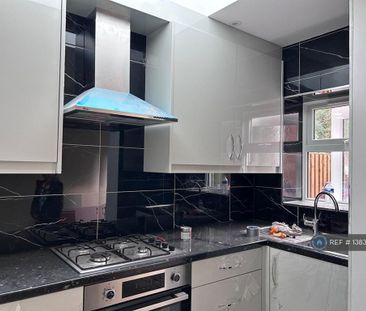 1 bedroom in a house share to rent - Photo 6