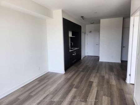 For Lease - 6 David Eyer Road Unit# 417, Richmond Hill, Ontario - Photo 2