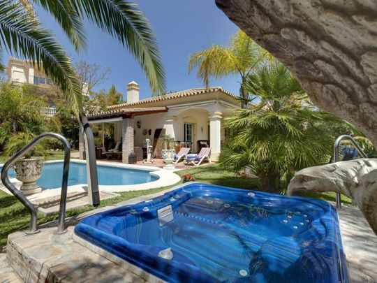 4 bedroom luxury Villa for rent in Nueva Andalucía, Marbella, Malaga, Andalusia - Photo 1