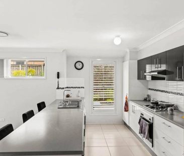 SPACIOUS FAMILY HOME! - Photo 5