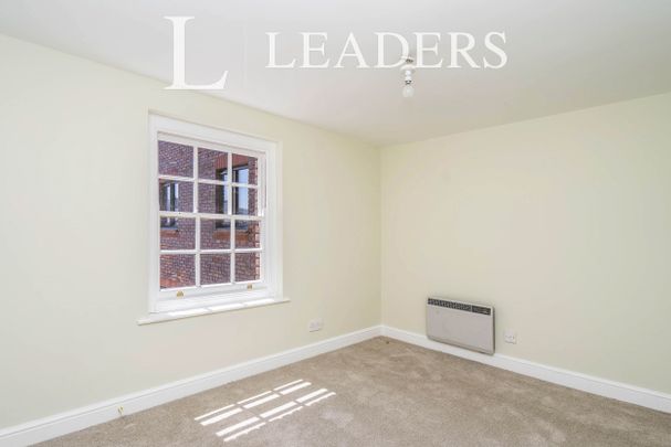 2 bedroom apartment to rent North Street, Gosport, PO12 - Photo 1