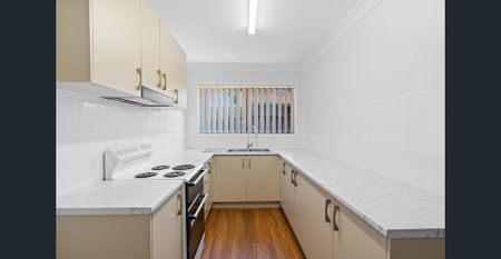 Spacious Three Bedroom Townhouse With Air Conditioning - Photo 3