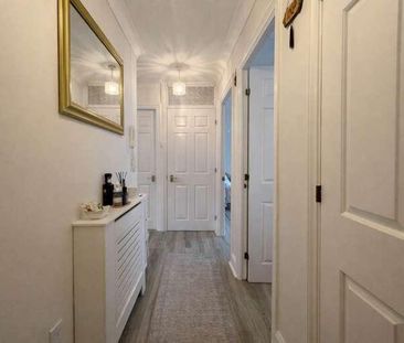 Knights Field, Luton, LU2 - Photo 6