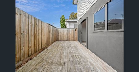 Contemporary Townhouse - Two Bedrooms, Two Bathrooms - Photo 4