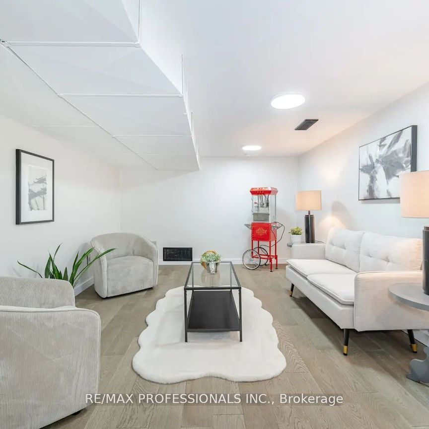 For Lease - 39 Old Oak Road Unit# Bsmt, Toronto, Ontario - Photo 1