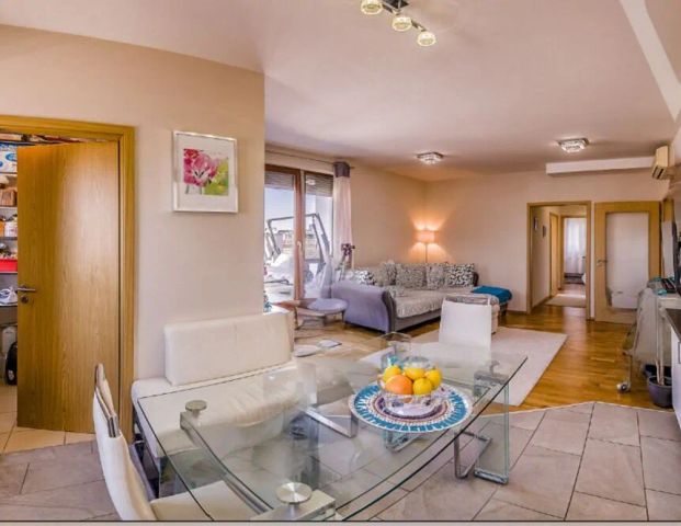 Penthouse-Wohnung mit Garage am Deák-Platz zu vermieten. - Photo 1