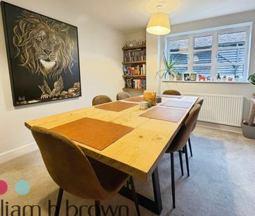 High Street - Photo 2