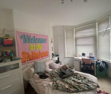 6 bedroom terraced house to rent - Photo 3