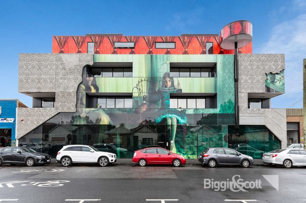 WELCOME TO THE 2 GIRLS BUILDING! SPACIOUS 1 BEDROOM APARTMENT WITH PRIVATE BALCONY - Photo 1