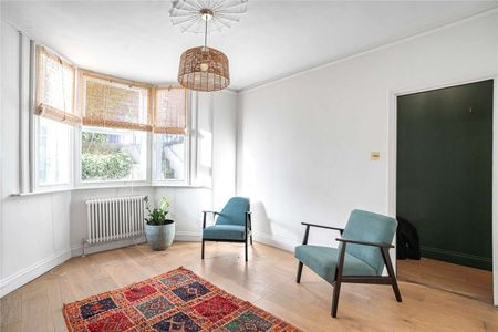 One bedroom flat within a period conversion with private garden. - Photo 3