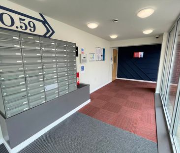 1 bedroom Flat / Apartment - Photo 2