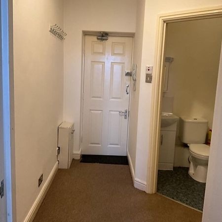 1 Bed Flat, Dickenson Road, M13 - Photo 3