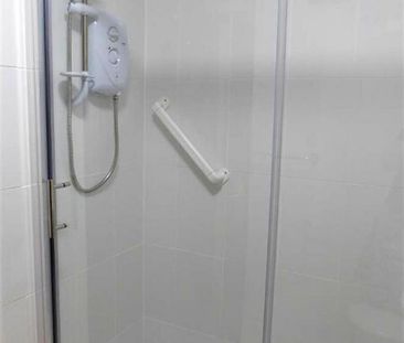 1 bedroom retirement property to rent - Photo 5