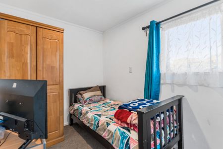 Spacious Home - Unbeatable Location - Photo 3